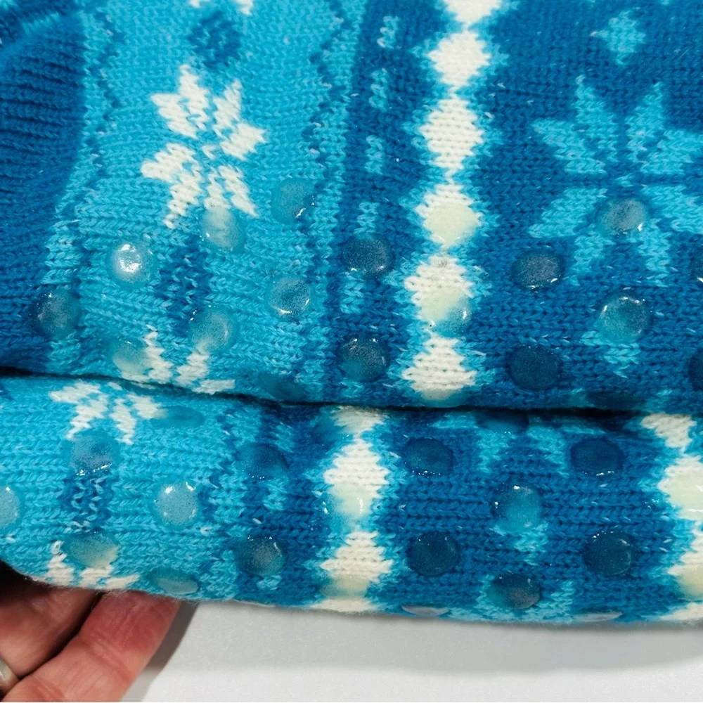 Alpen Kitz Blue and White Knit Warm Snowflake Gripper Slipper Socks Womens 9–11